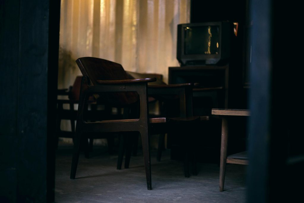 poor lighting in living room making home decor look dull and cheap